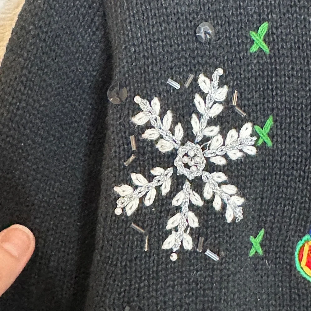 Vintage Cherokee Christmas Cardigan Sweater Size M Black Snowflakes Mittens Hats